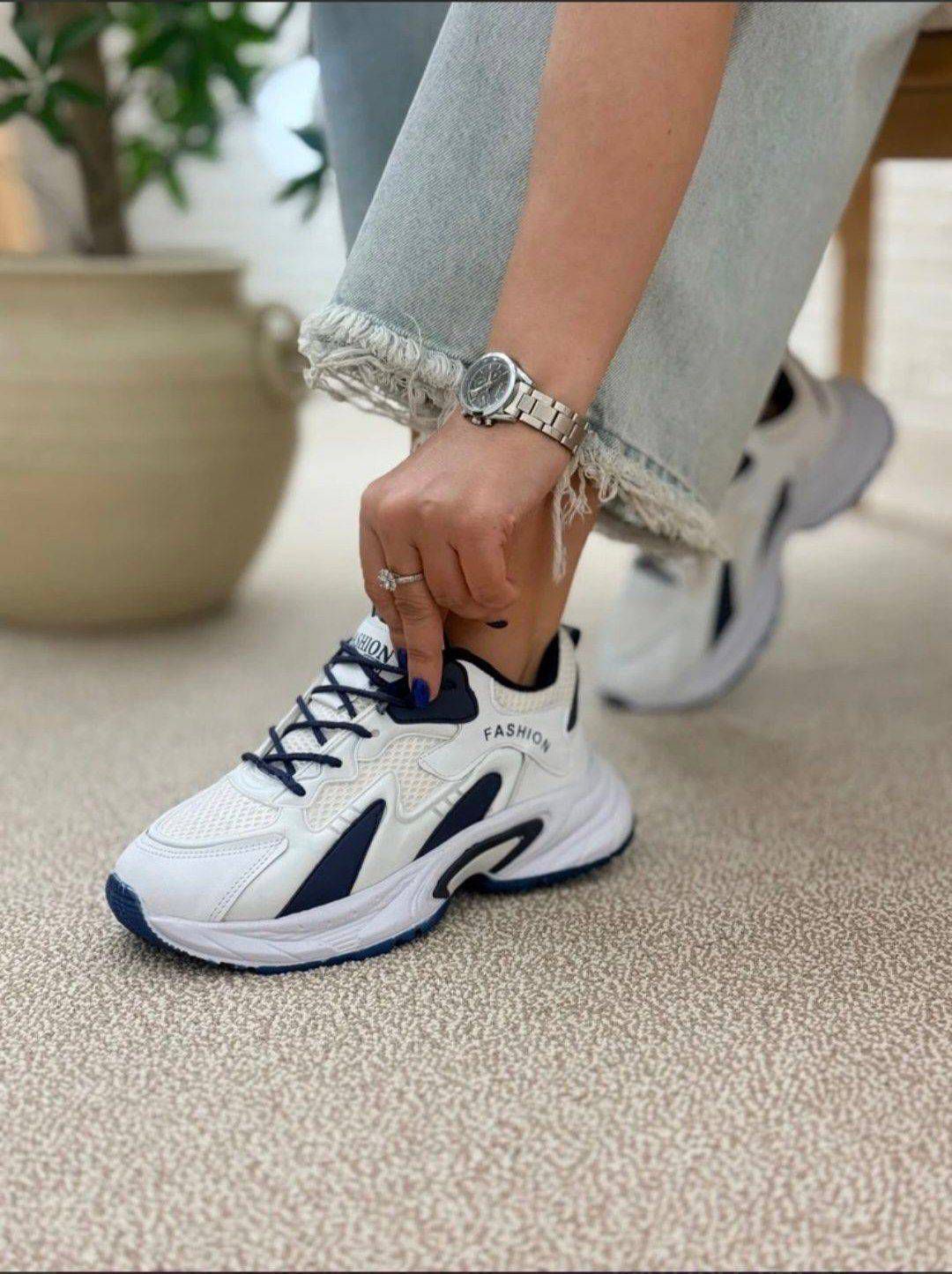 کتونی دولژدار فشیون شیک و زیبا سایز 37تا40 در چند رنگ